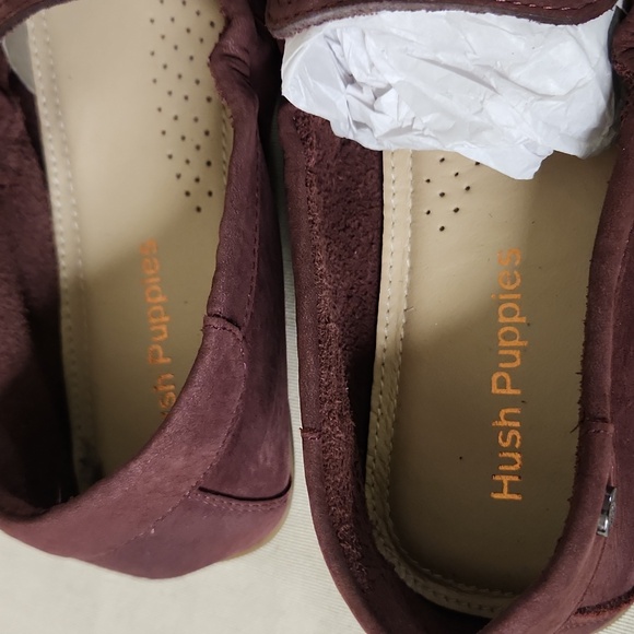 Hush Puppies Suade Burgandy Loafers NWOT Size 8 - Picture 3 of 5